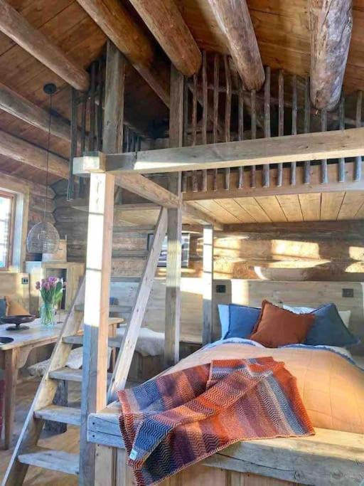 Sauefjoset - Idyllisk Gardstun Fra 1800-Tallet Skjak Luaran gambar